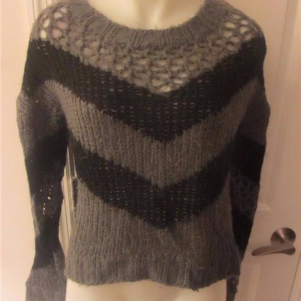 MILLAU BLACK AND GRAY STRIPED SWEATER SIZE S